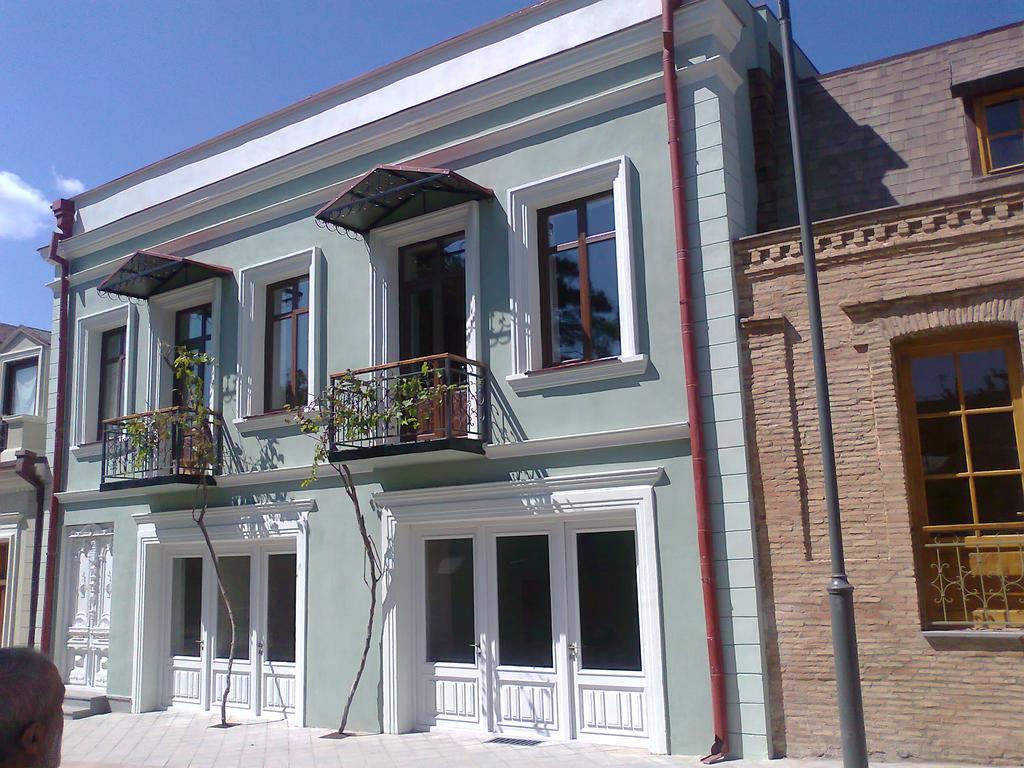 California Guest House Gori Kültér fotó