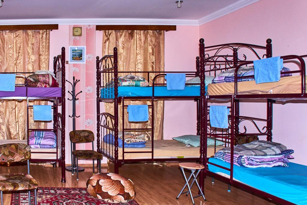 California Guest House Gori Kültér fotó